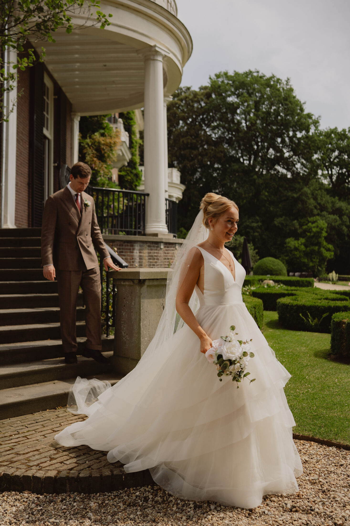 Gina: Professionele, ervaren trouwfotograaf die de puurheid van liefde vastlegt