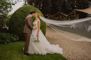 Gina: Professionele, ervaren trouwfotograaf die de puurheid van liefde vastlegt