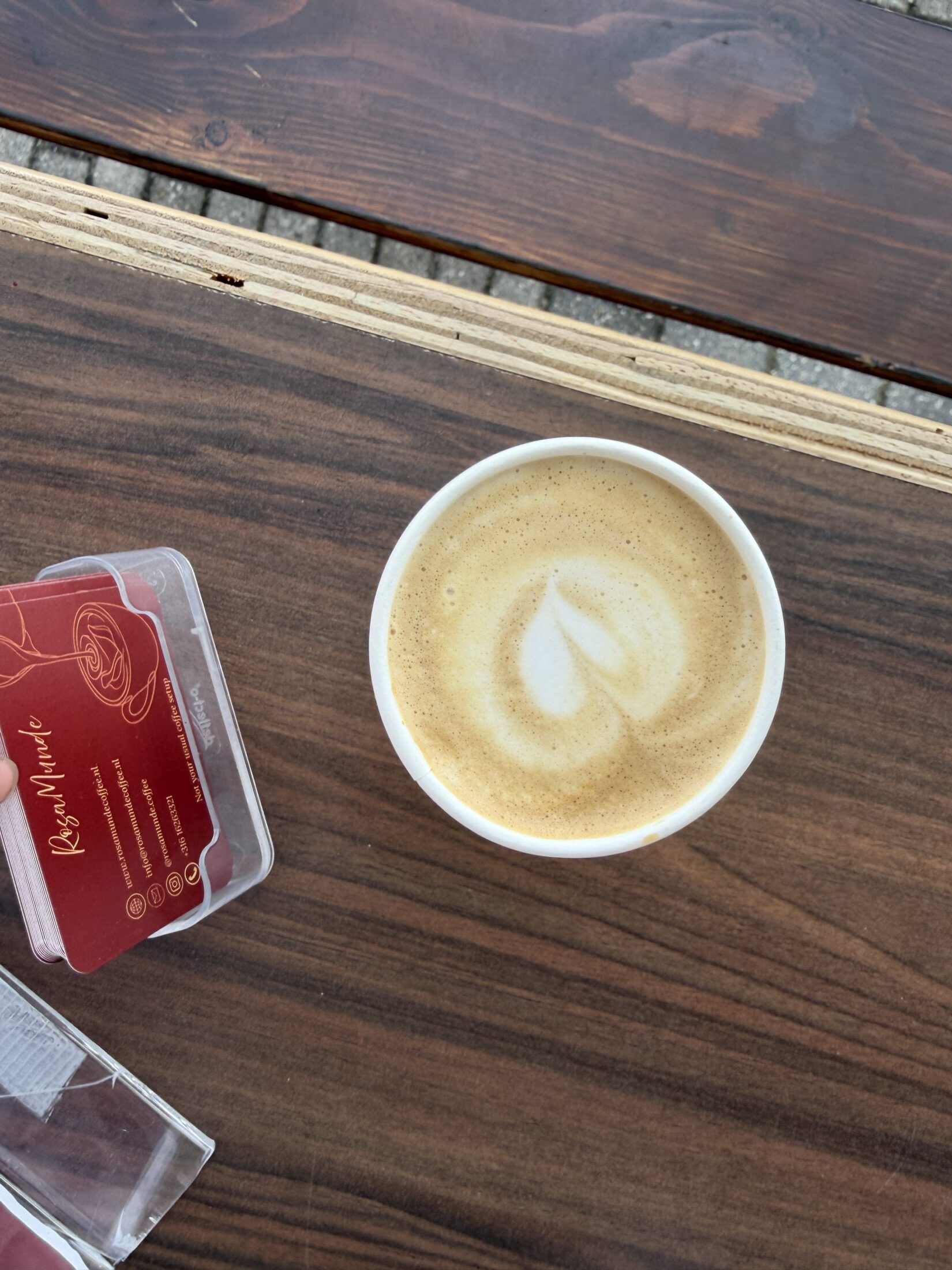 De rode koffie caravan van Roos