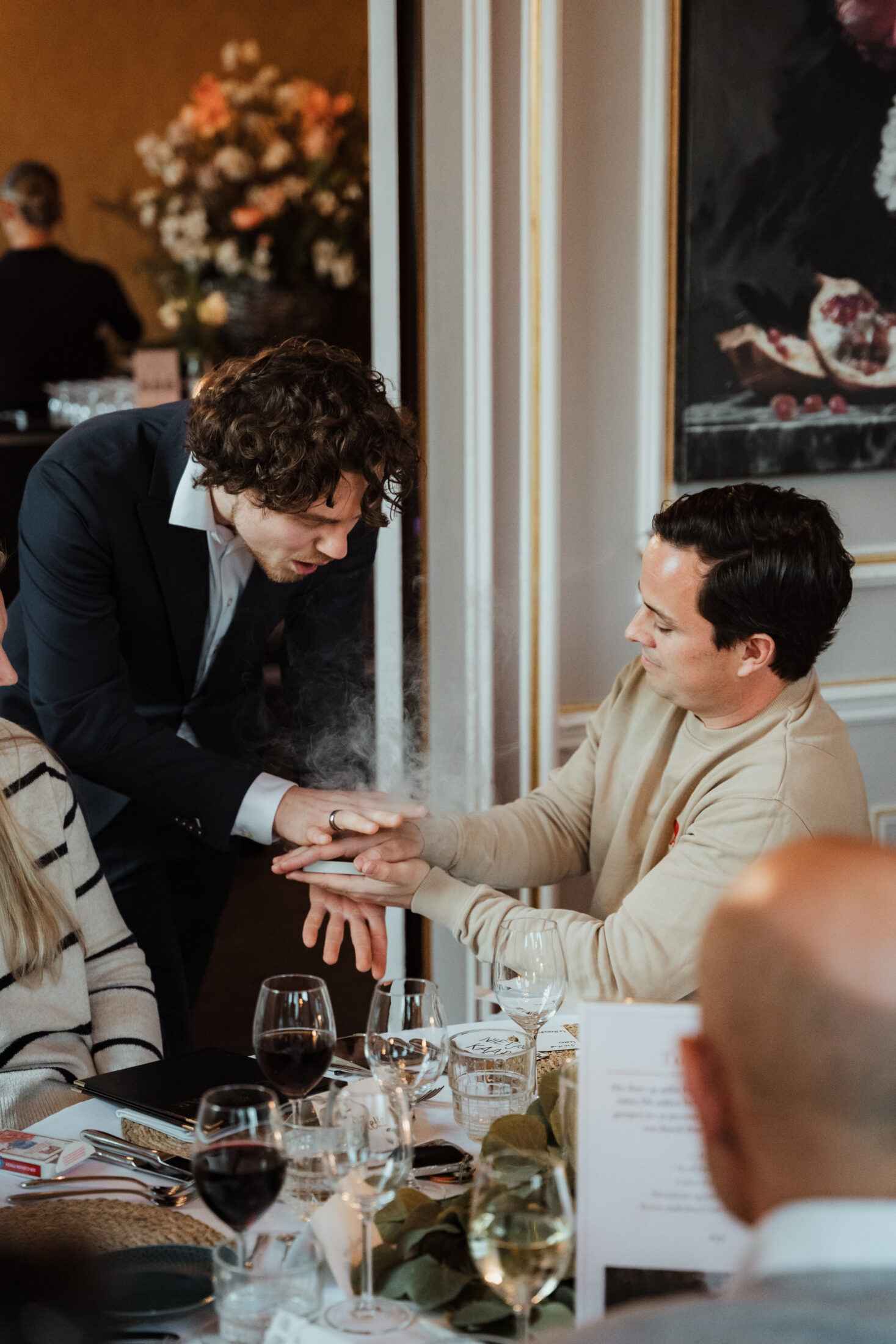 Close-up magic op jouw bruiloft - Illusionist Kelvin