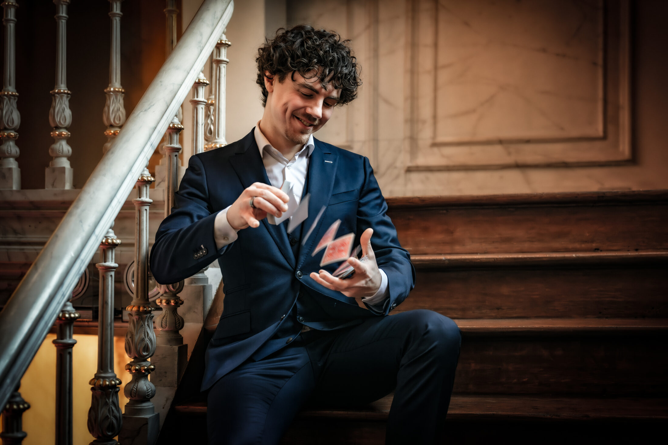 Close-up magic op jouw bruiloft - Illusionist Kelvin