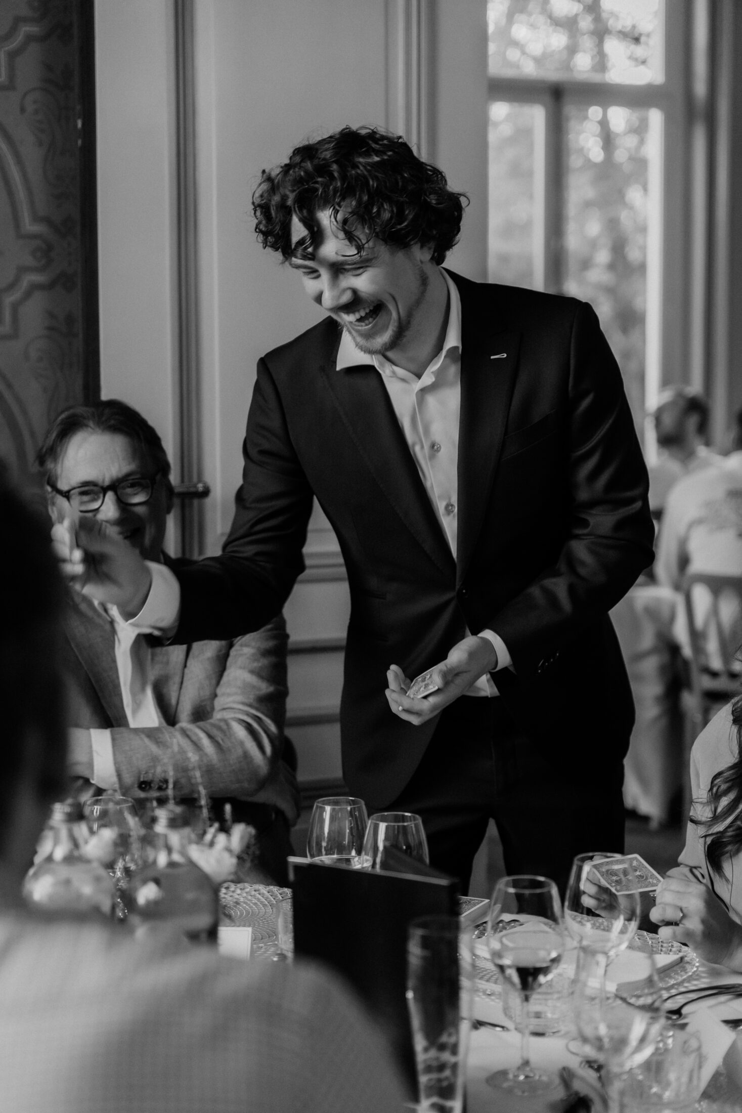 Close-up magic op jouw bruiloft - Illusionist Kelvin